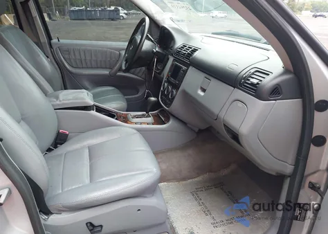 2005 Mercedes-Benz Ml 350 4Matic из США, поврежденный, VIN 4JGAB57E55A557156